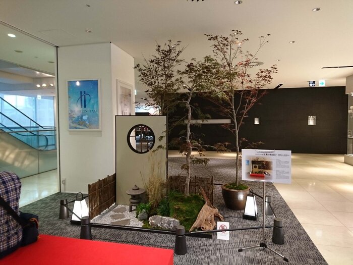 大阪市内 ホテルエントランス季節装飾 茶室庭園〜秋装飾