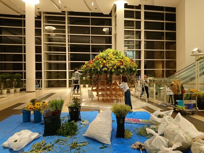 西宮市内商業施設 夏装飾施工中