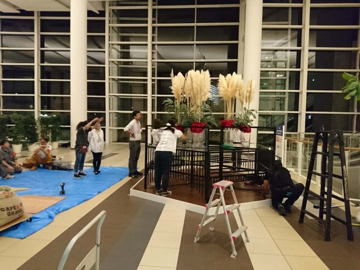 西宮市内商業施設 秋装飾施工中