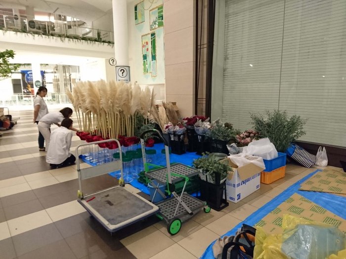 西宮市内商業施設 秋装飾施工中2