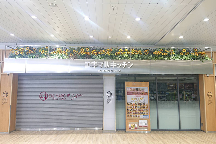 大阪市内駅構内店舗 夏装飾